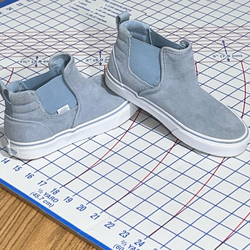 Vans Asher mid baby blue skate shoe